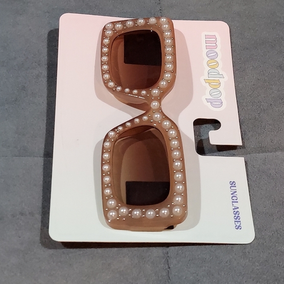 NWT Moodpop Barbie Core Sunglasses w Pearls & silver dot embellishments main image 5